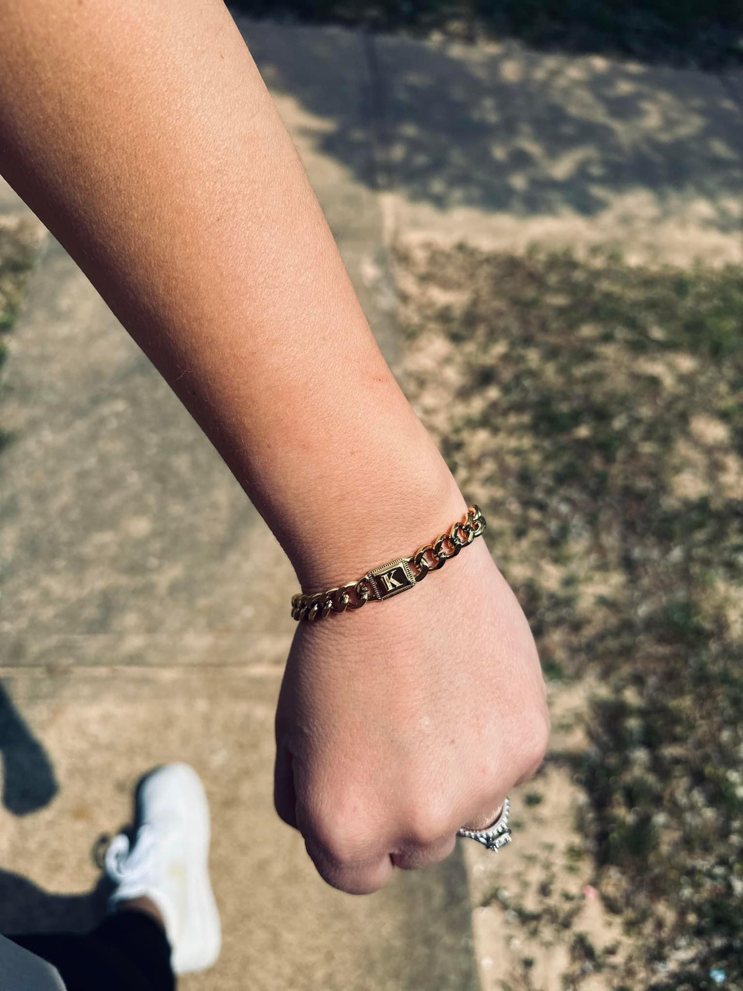 Cuban Bracelets are in and…😍😍😍

(ADD IN THE COMMENTS YOUR INITIAL WHEN CHECKING OUT) 

Letters Available ⬇️

-A
-B
-C
-D
-E
-G
-H 
-J
-K
-L
-M
-N
-R
-S
-T 
       

           ✨✨✨✨✨